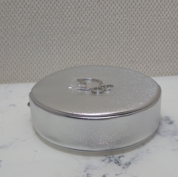 Dior Silver Makeup Round Bag Pouch Clutch New No Tag With Box - Picture 4 of 10